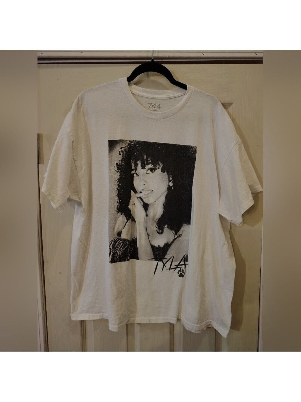 Tyla Portrait & Paw Print T-Shirt